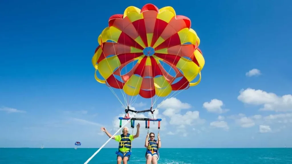 Parasailing-in-Hurghada-e1669070143748