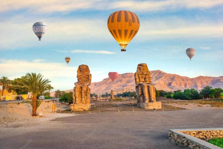 Balloon-Over-Luxor–webp